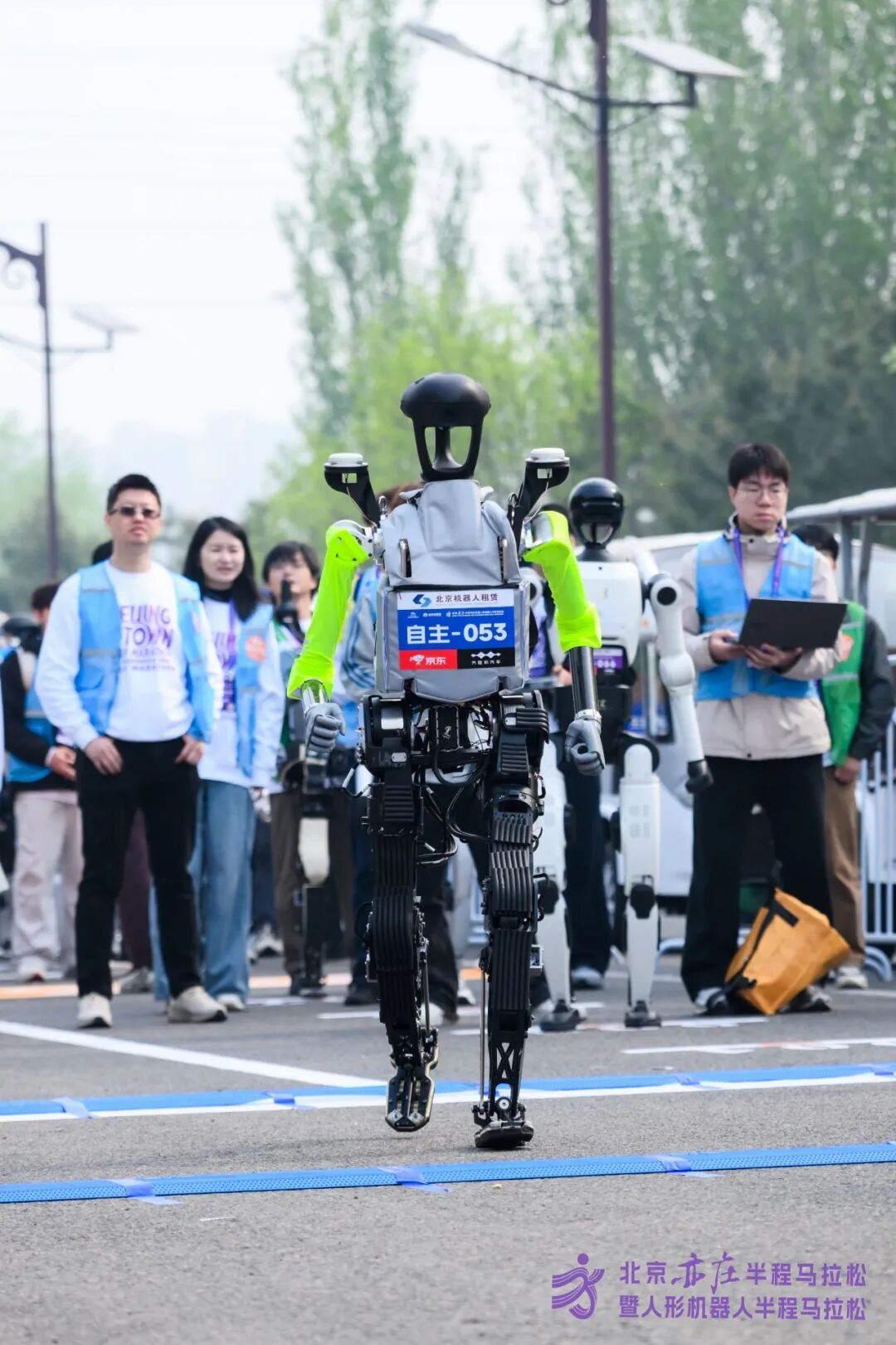 All Set to Go: Humanoid Robot Racing Challenge – Opening Special-3cgo