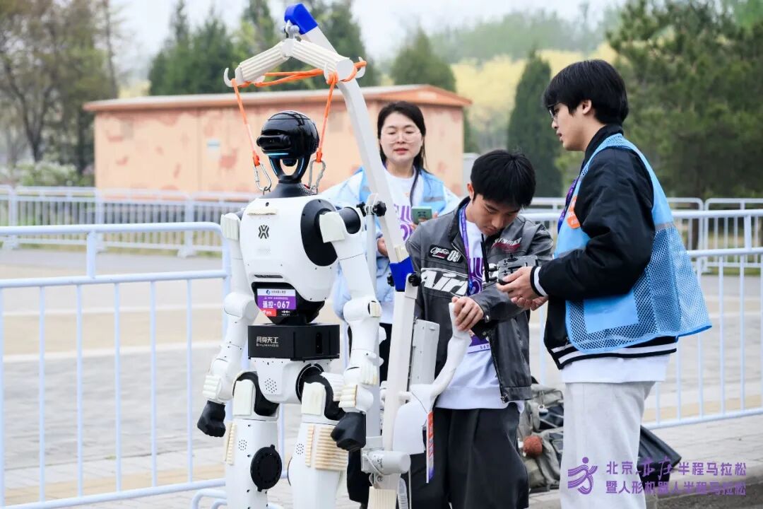 All Set to Go: Humanoid Robot Racing Challenge – Opening Special-3cgo