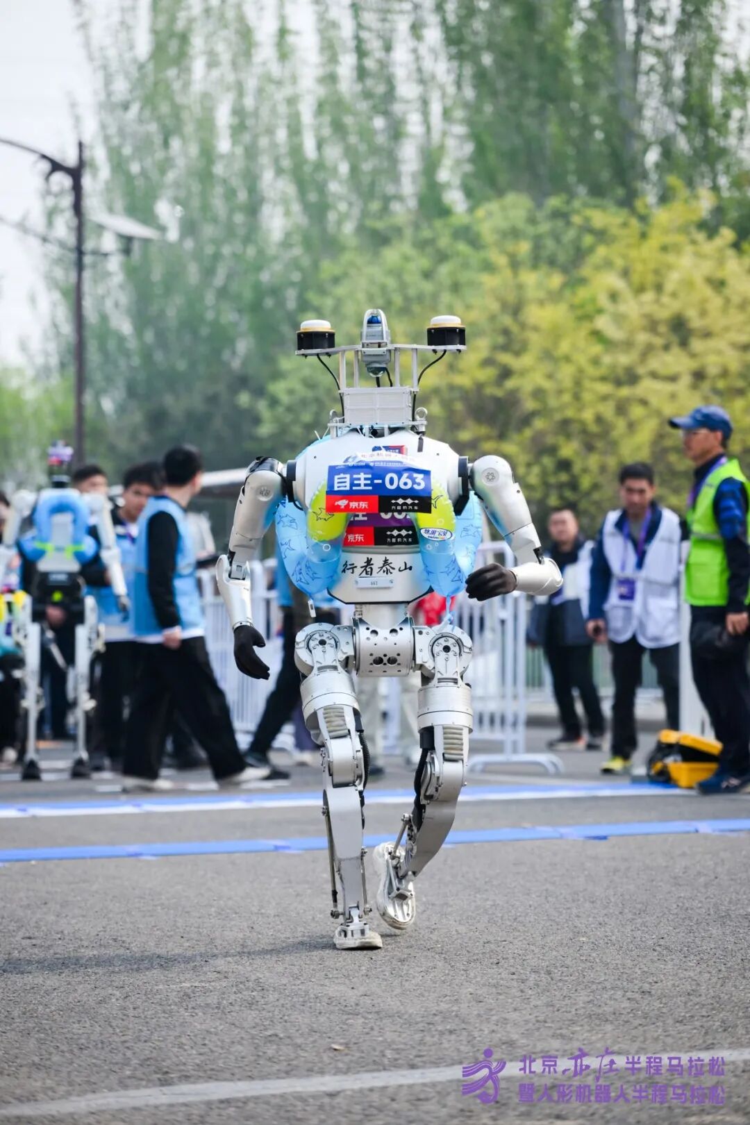 All Set to Go: Humanoid Robot Racing Challenge – Opening Special-3cgo