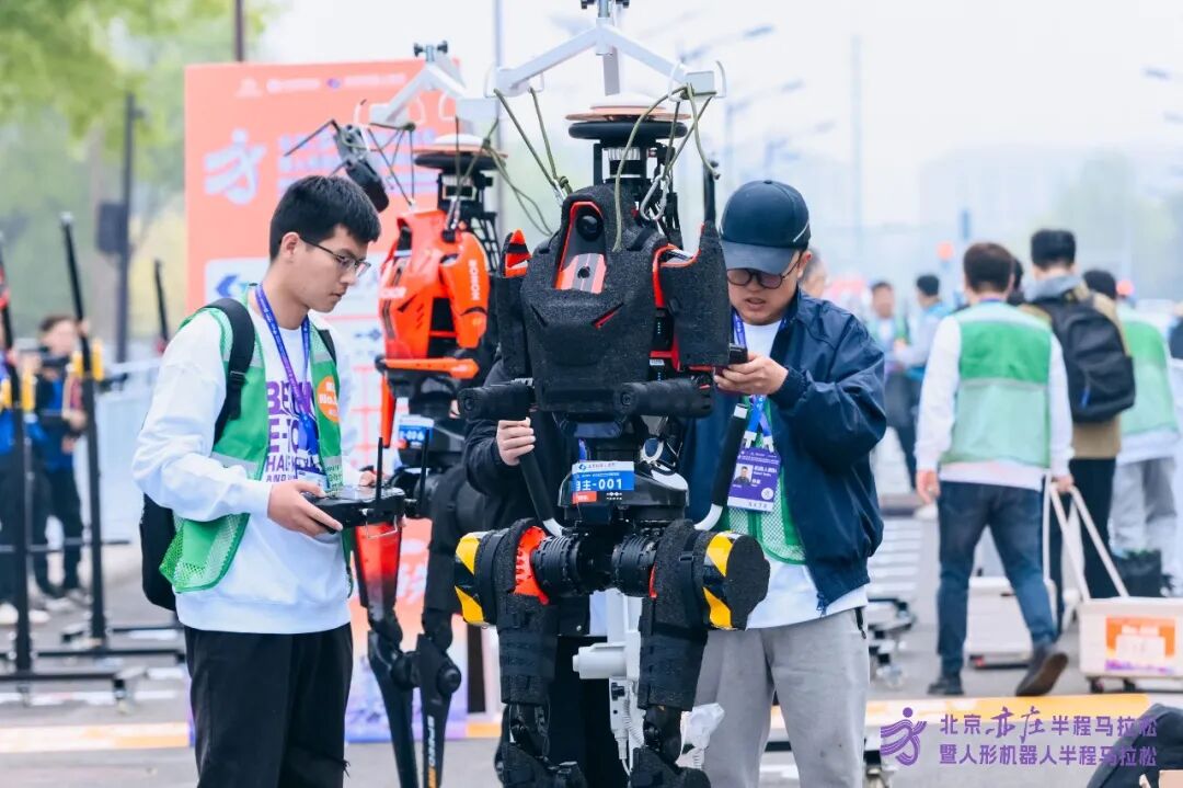All Set to Go: Humanoid Robot Racing Challenge – Opening Special-3cgo
