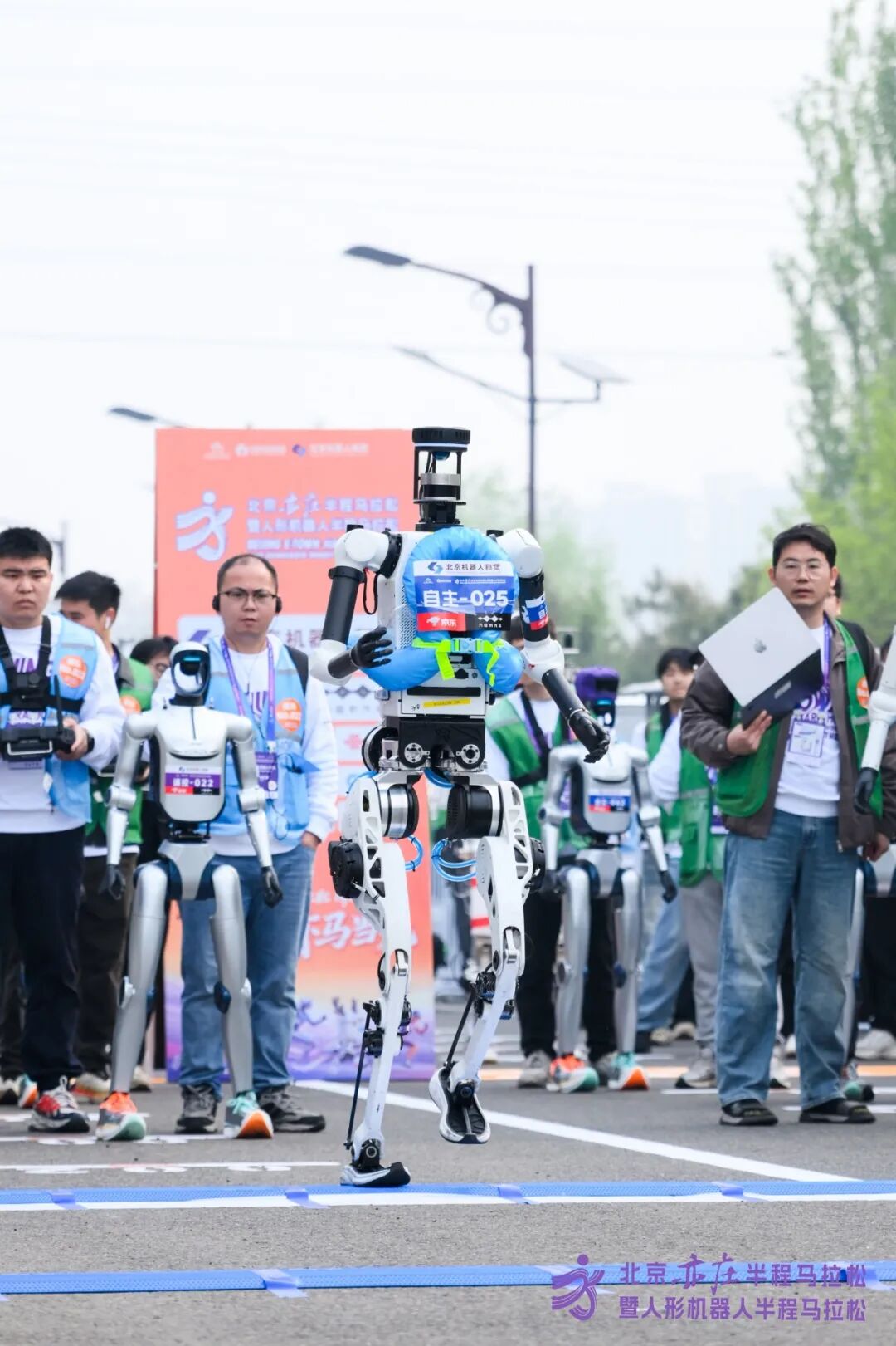 All Set to Go: Humanoid Robot Racing Challenge – Opening Special-3cgo