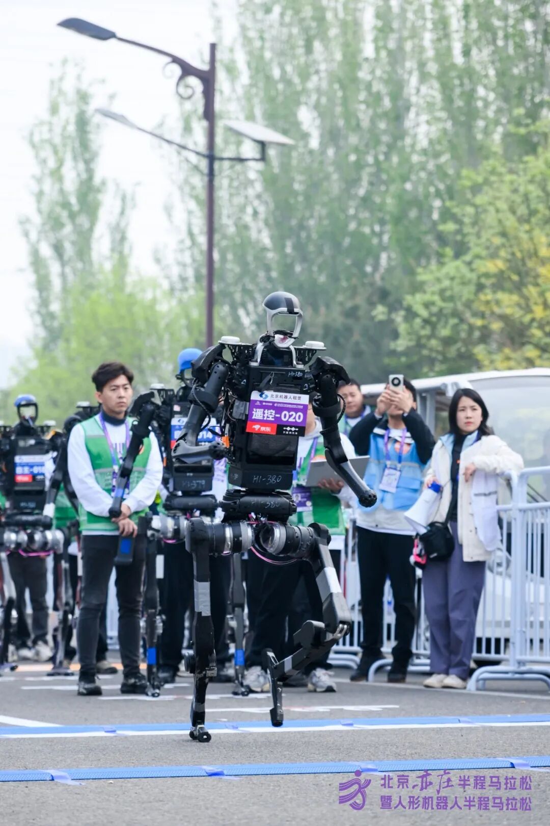 All Set to Go: Humanoid Robot Racing Challenge – Opening Special-3cgo