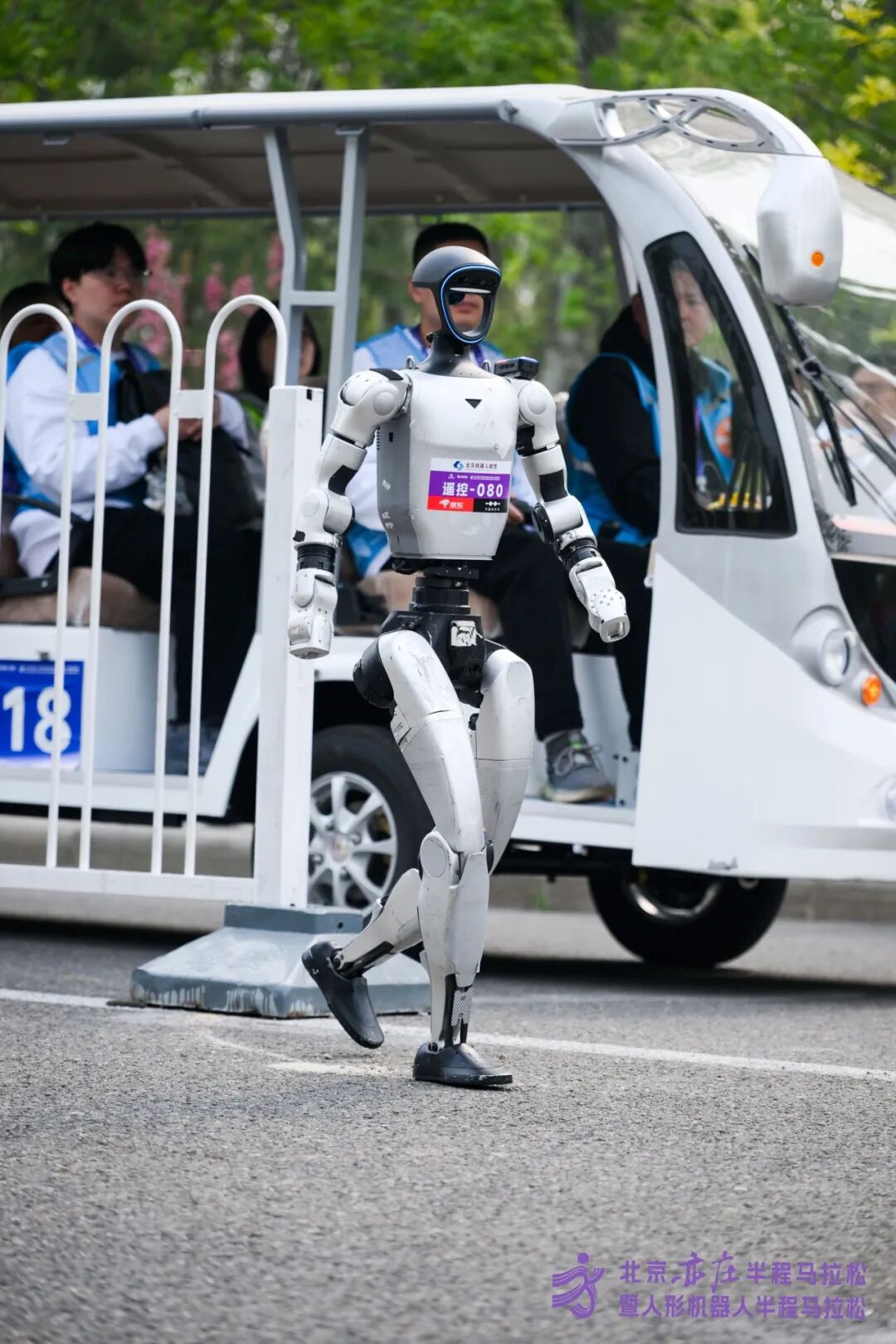 All Set to Go: Humanoid Robot Racing Challenge – Opening Special-3cgo
