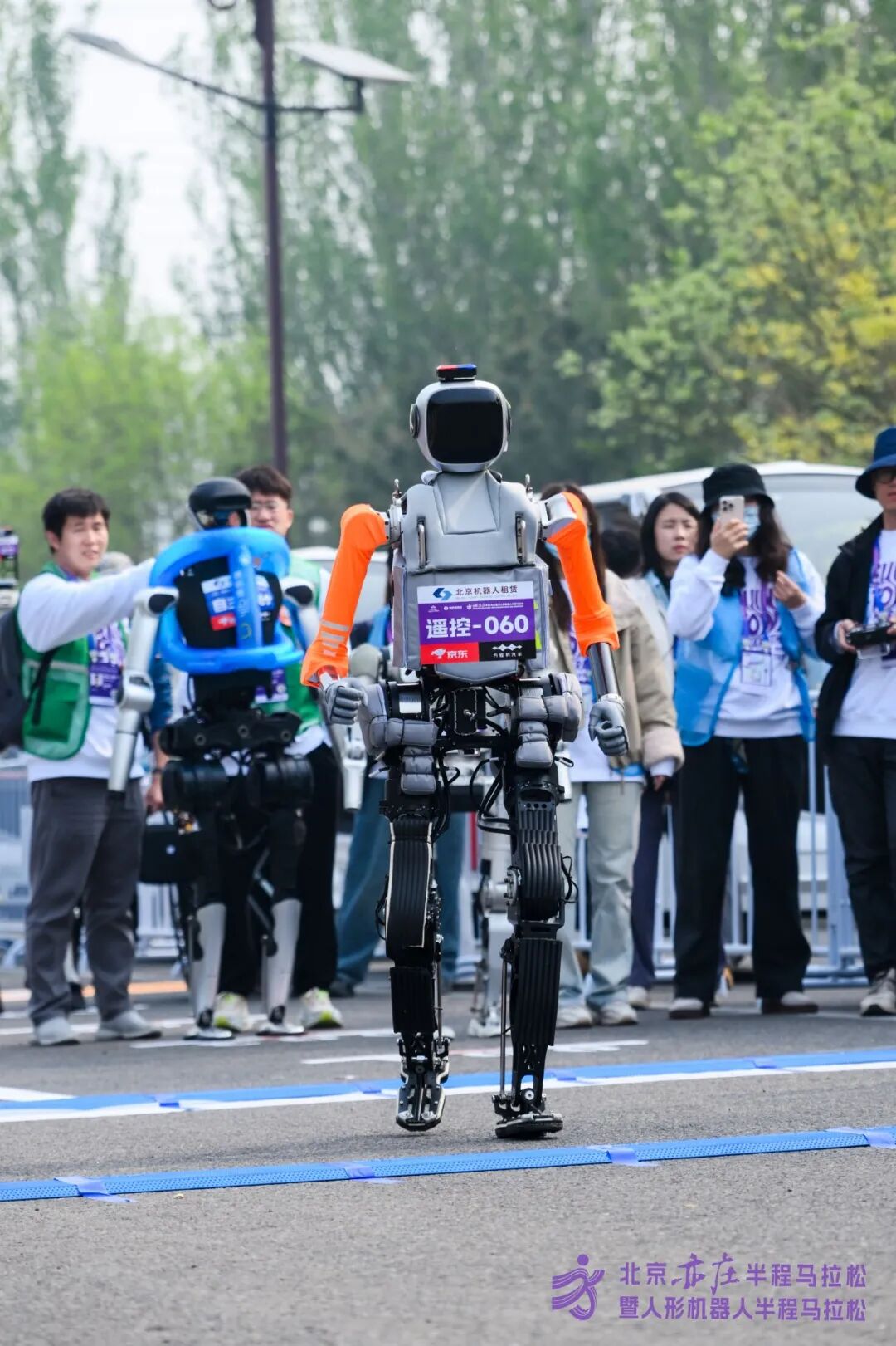 All Set to Go: Humanoid Robot Racing Challenge – Opening Special-3cgo