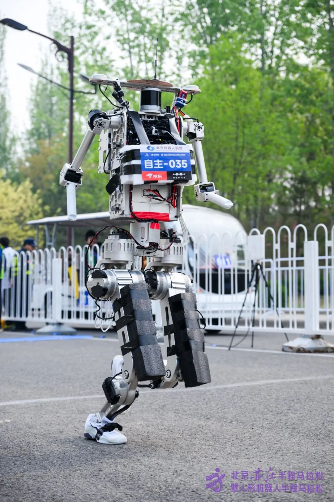All Set to Go: Humanoid Robot Racing Challenge – Opening Special-3cgo