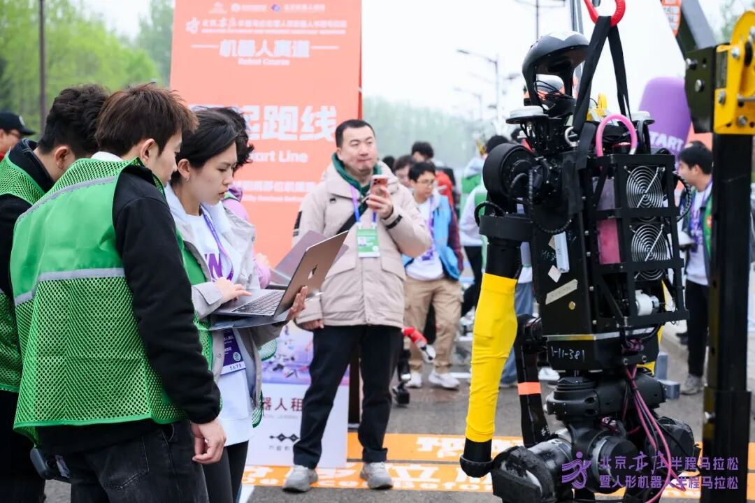 All Set to Go: Humanoid Robot Racing Challenge – Opening Special-3cgo