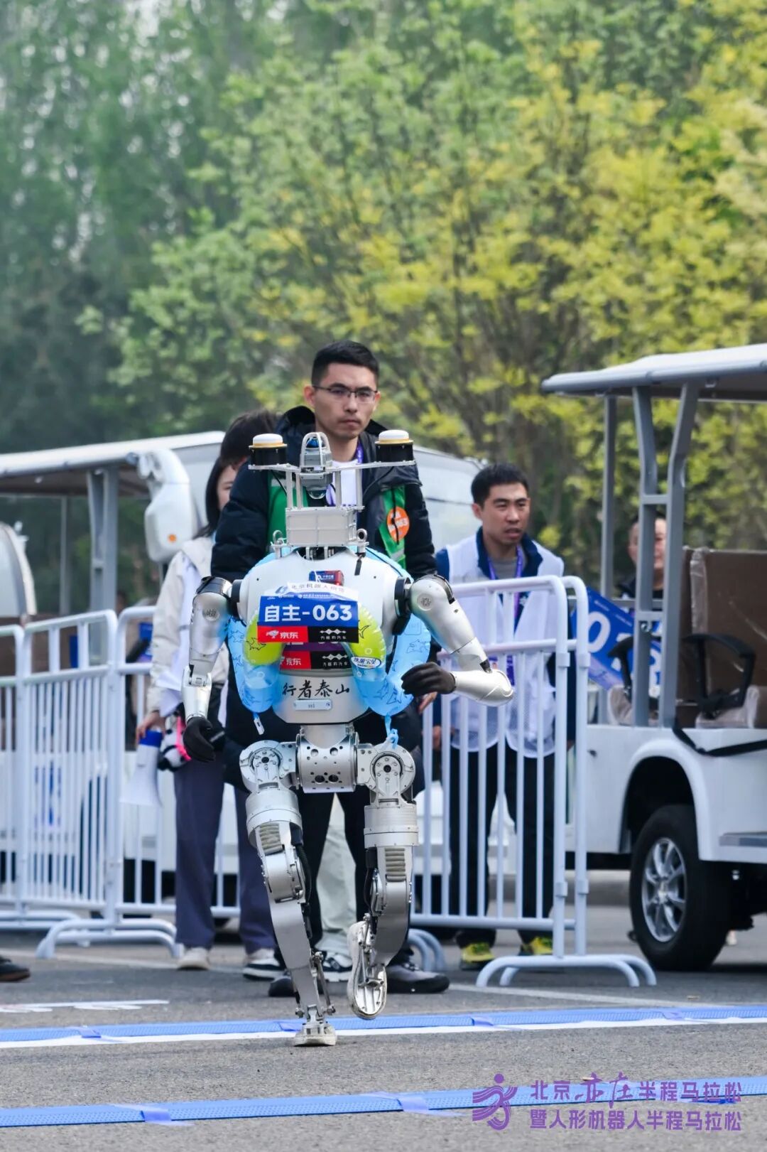 All Set to Go: Humanoid Robot Racing Challenge – Opening Special-3cgo