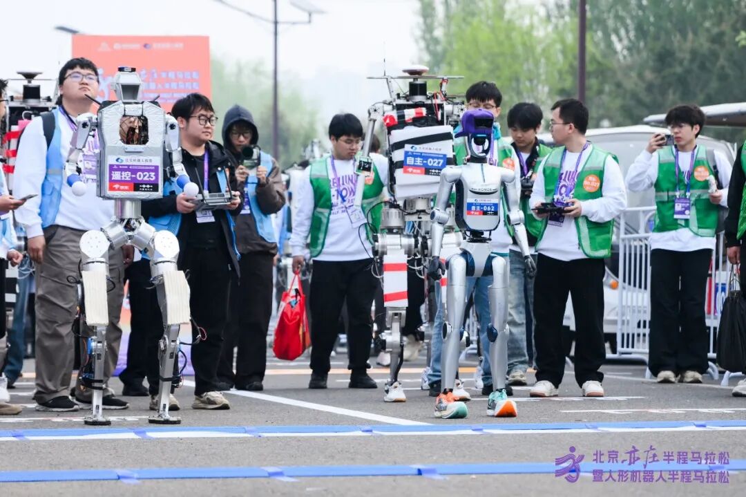 All Set to Go: Humanoid Robot Racing Challenge – Opening Special-3cgo