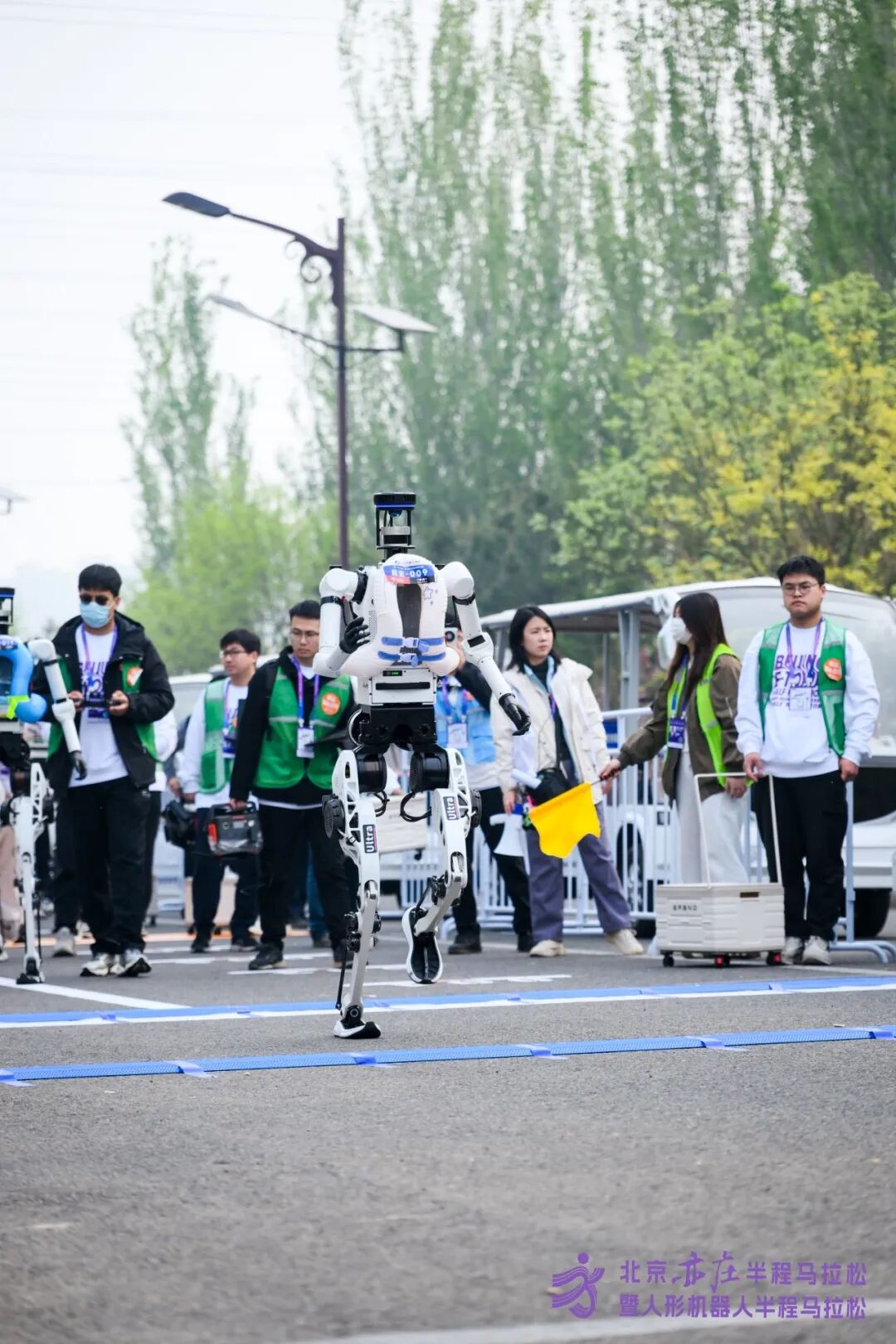 All Set to Go: Humanoid Robot Racing Challenge – Opening Special-3cgo