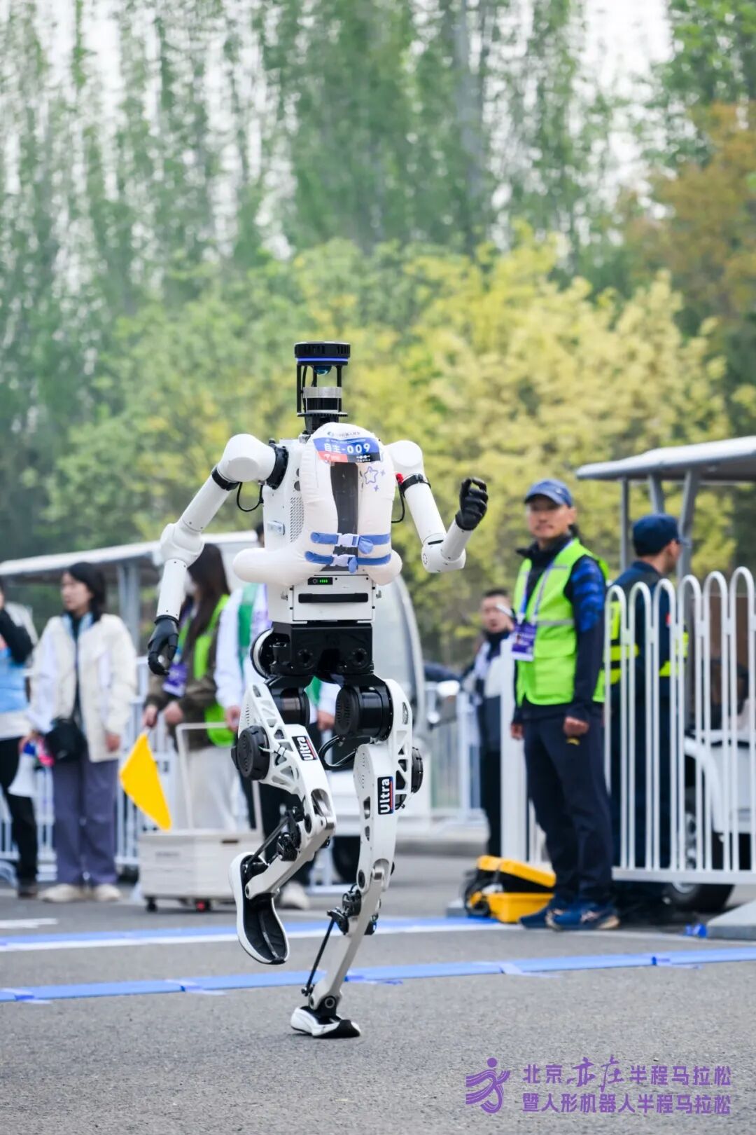 All Set to Go: Humanoid Robot Racing Challenge – Opening Special-3cgo