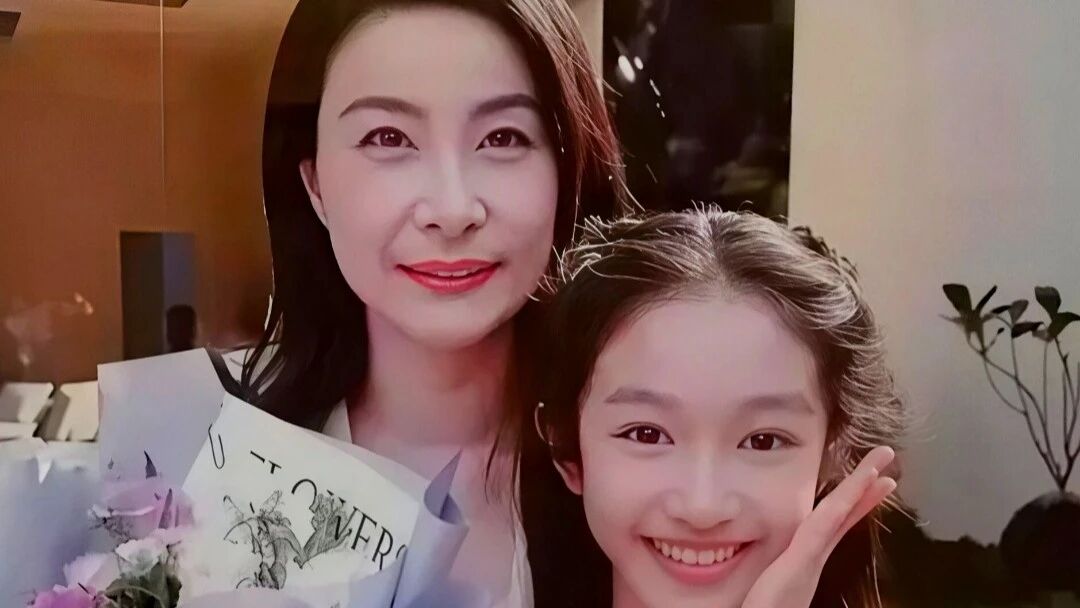 郭晶晶的大女儿霍中妍,完美遗传了好基因