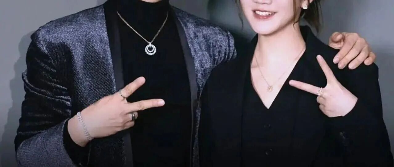 黄晓明又换新人!远看AB近看叶柯,网友:这眼光,挺专一的...