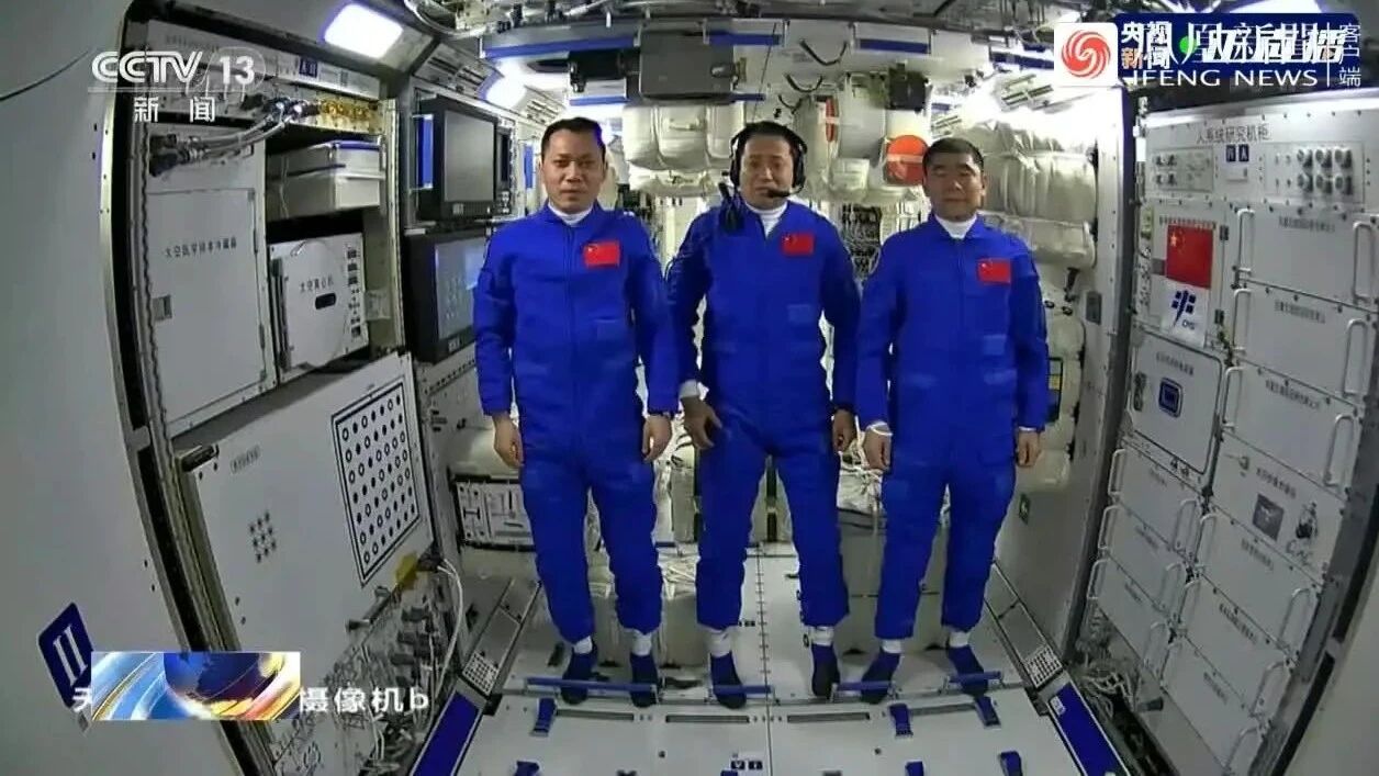 中国人首次进入自己的空间站   带你看太空的日落有多美；超爽开箱！航天员要拆160多件“快递”？直击神舟十二号飞船发射现场-1