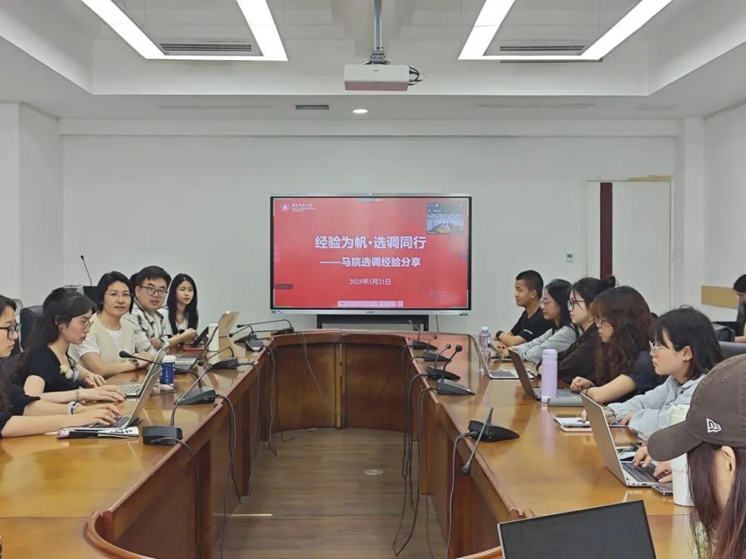 图1 与会师生合影.jpg