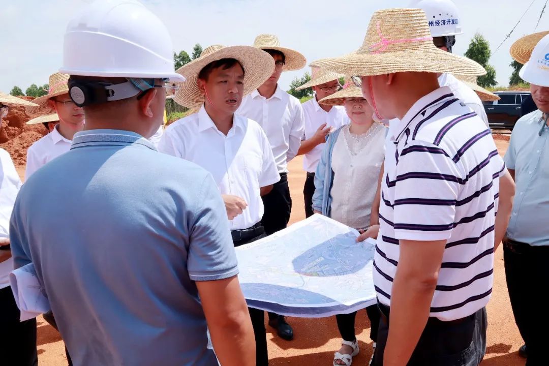 6月15日上午,湛江市委常委,雷州市委书记张仁建率队深入雷州市经开区a