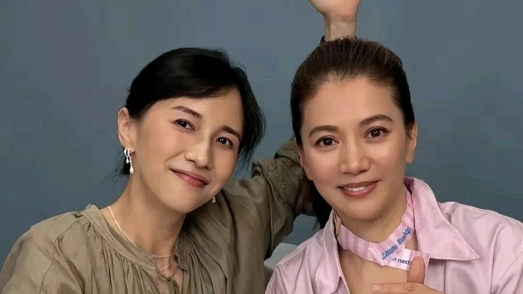 袁咏仪现身papi酱节目 淡妆尽显港姐底气