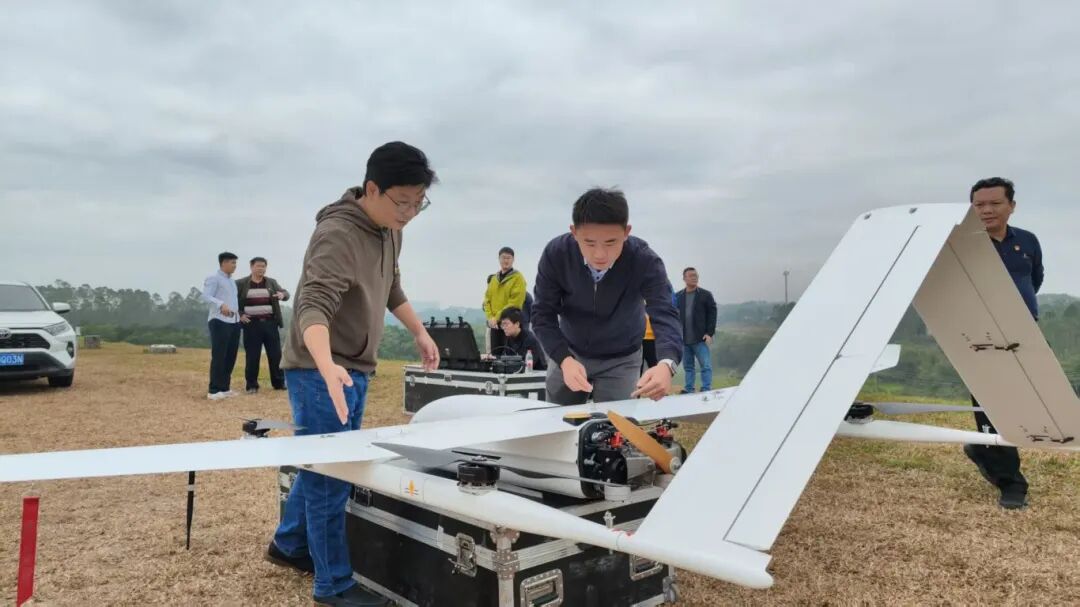 示范应用高空固定翼无人机水华高光谱遥感监测.jpg