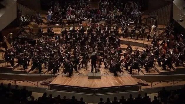 周末剧场 | 拉赫玛尼诺夫《交响舞曲》柏林爱乐乐团