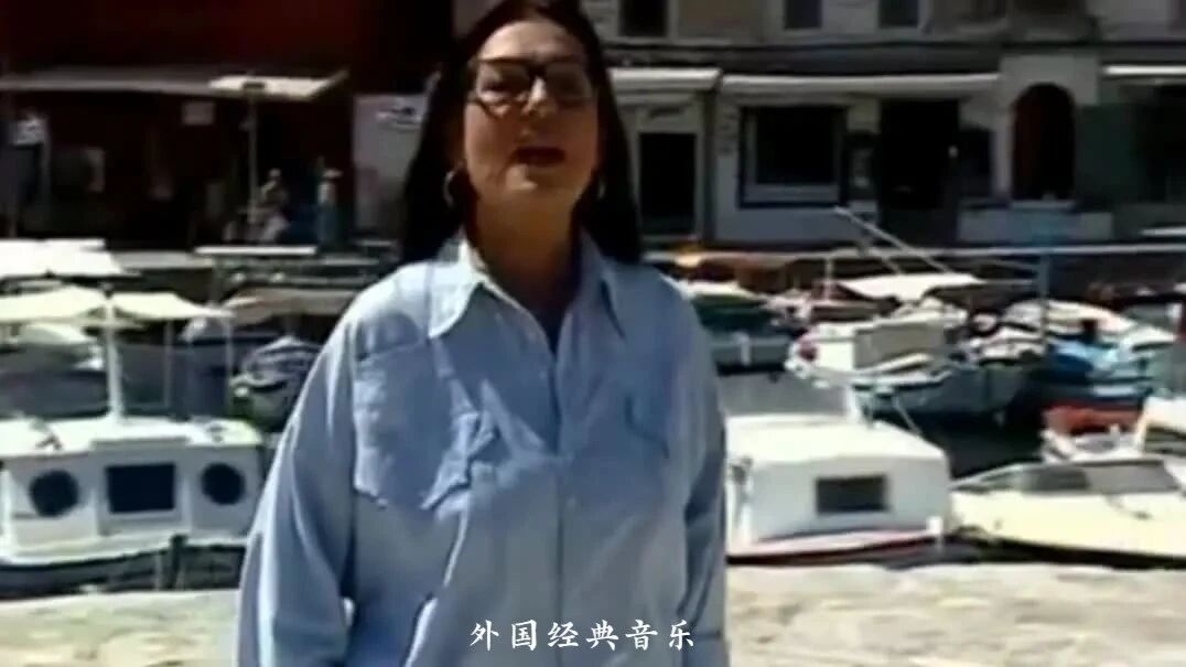 世界名曲《鸽子》，她唱得太醉心了