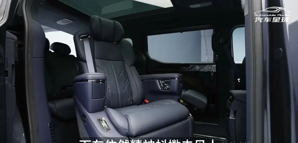 极氪009后排座椅完全放平状态。