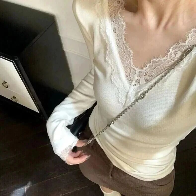 白鹿“crush穿搭”火了!镂空蕾纱衫+糯糯裤,超美超温柔!!秋冬这么穿,巨美~~