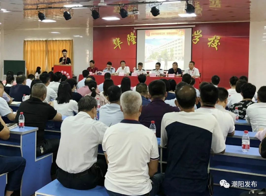 现场会上,华隆发实验学校从校园消防设施建设,义务消防队组建,消防