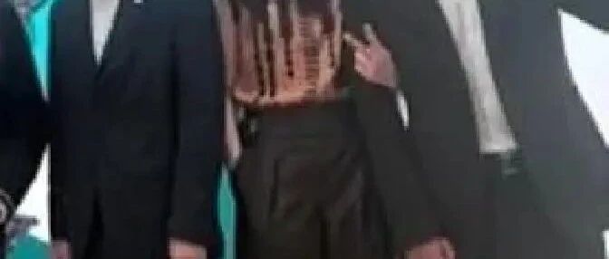 元彬李奈映夫妻时隔十年再同框,一起现身美术馆,大长腿很抢镜