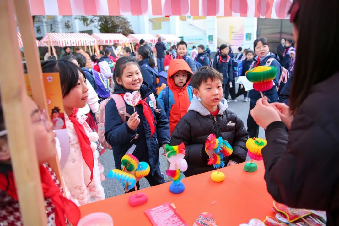 上海市闵行区七宝明强第二小学——非遗文化体验-翻花.jpg