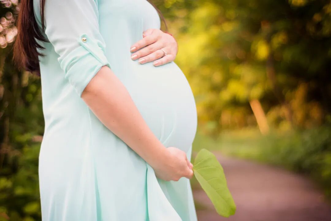 胚胎着床成功的迹象非常明显：白带出现水样液体是受孕的迹象