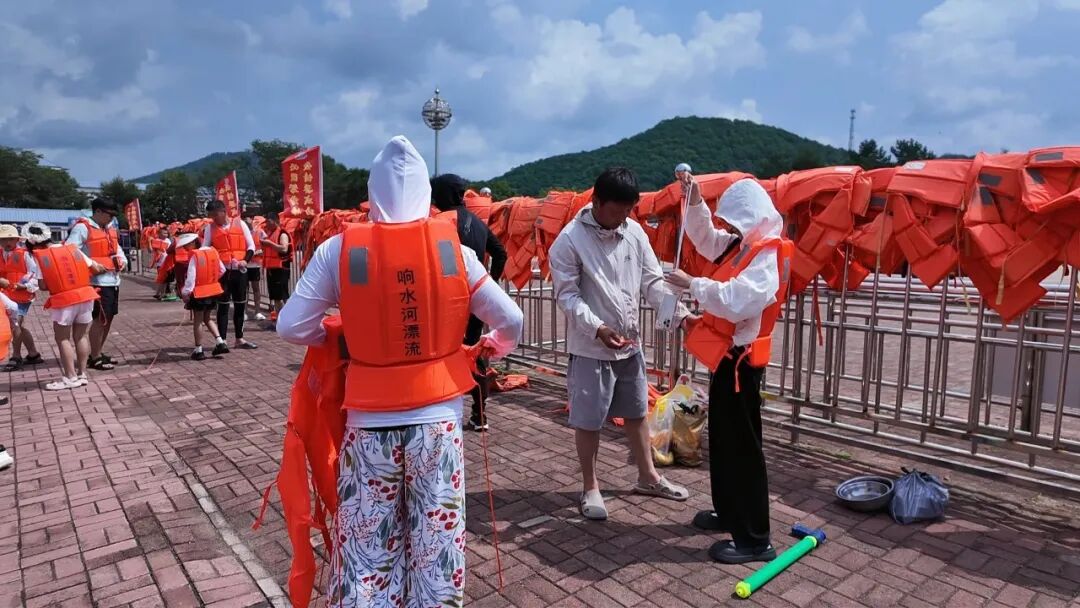 穿救生衣.jpg