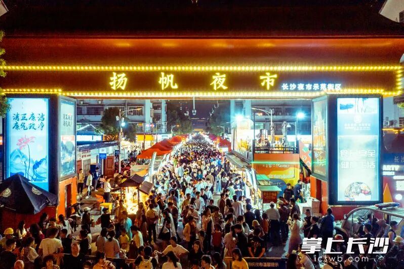 ҹ���ēP��ҹ�П���ͨ�����^���Ӿ������L�߹��D�DƬ