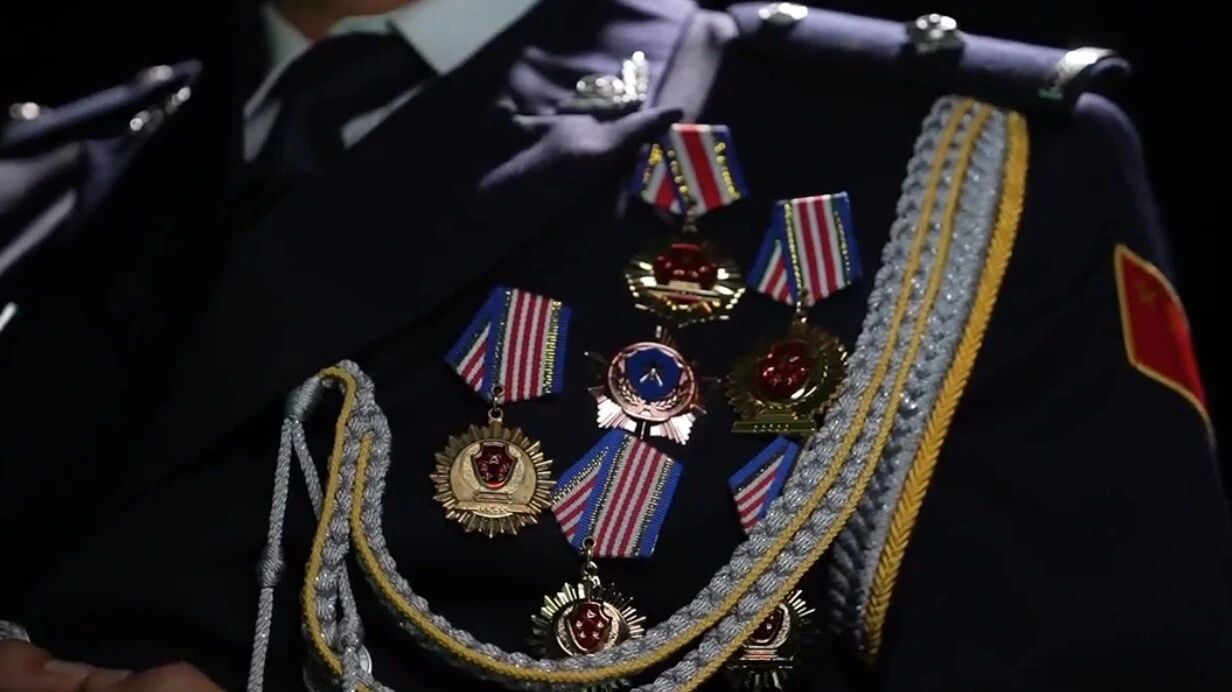 不回应是一种很重要的能力,“不能暴露！”缉毒民警被戴上手铐时才敢松口气