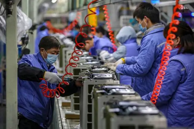 工业机器人如何「换人」?来自中国制造业上市公司的经验证据