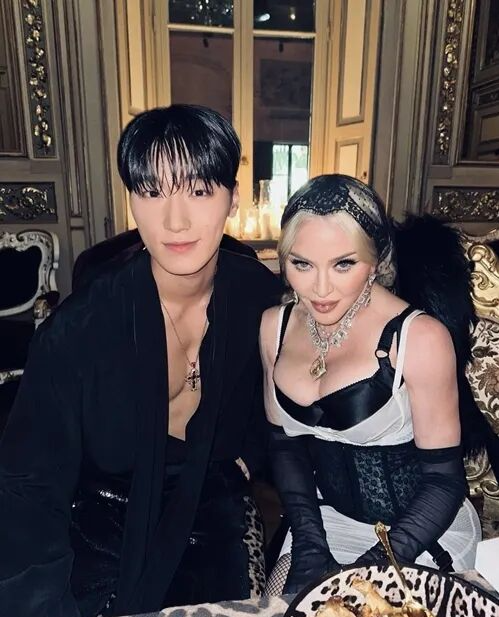 ATEEZ Mountain has taken over Milan Fashion Week.On the 21st (Korea ...