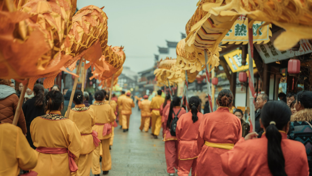 摄图网_500909435_banner_巡游的舞龙队伍（企业商用）.jpg