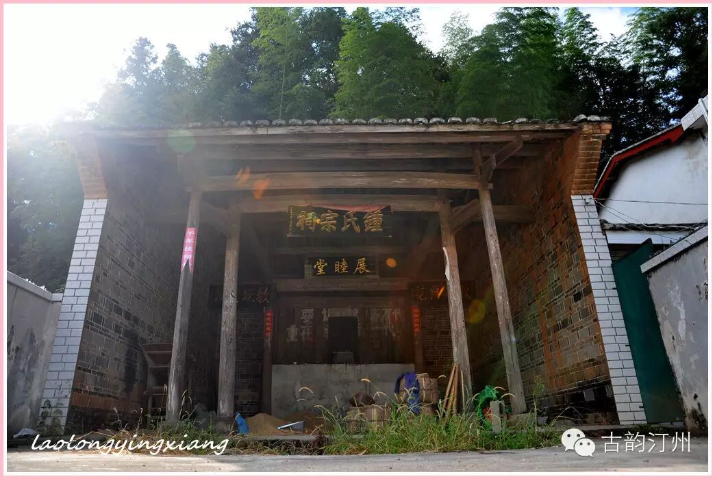 字秉钧,生于公元888年,卒于公元967年,是钟姓入闽始祖,唐代汀州刺史钟