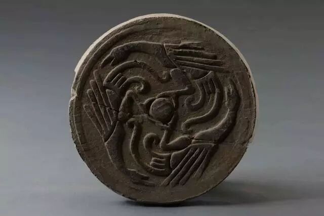 【汉·三鹤纹瓦当】直径19.0厘米.