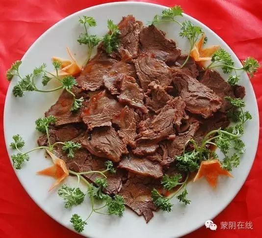 莒南驢肉,色,香,味,形具佳,是大補佳品,與臨沂八寶豆豉,蒙陰光棍雞