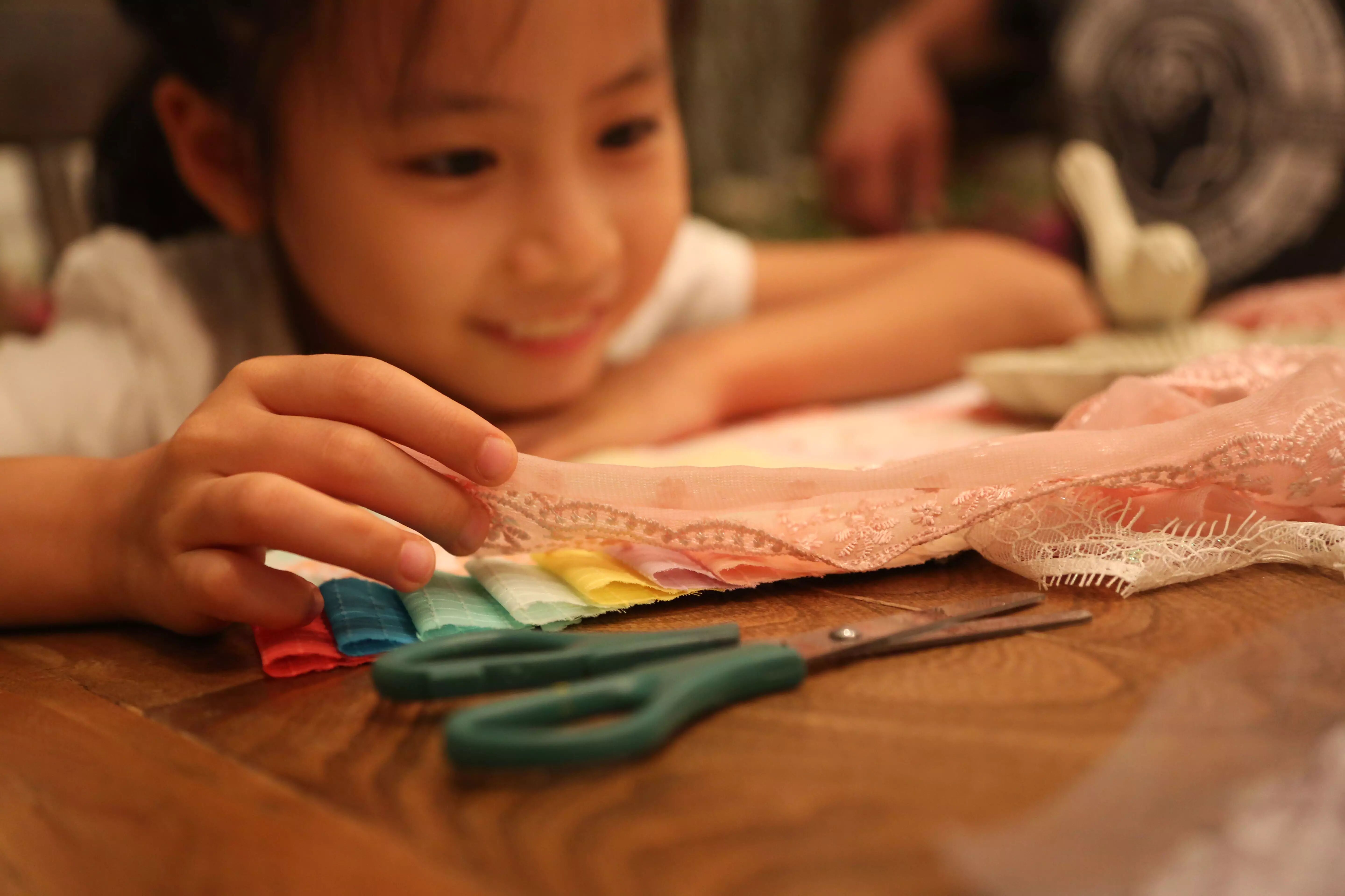 【禾田画室】陪孩子一起玩服装设计