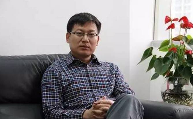 周忠专栏左右新总裁汪小康vs顾家总裁李东来花开两朵各表一枝