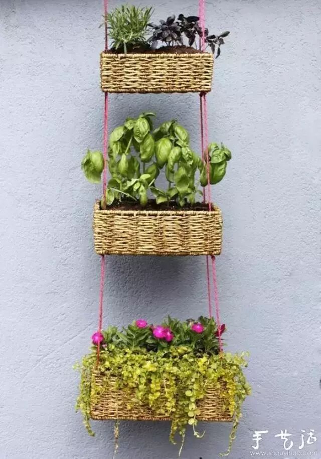 废弃的小篮子旧物改造---DIY挂蓝花盆的手工制作方法