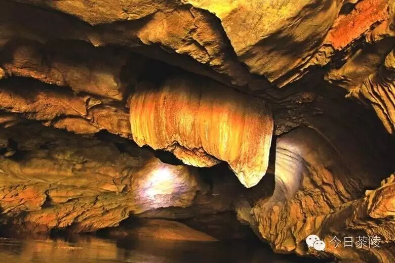 秦人古洞位于湖南省茶陵 县枣市镇岩口村长春坞西端的山陬,是茶 