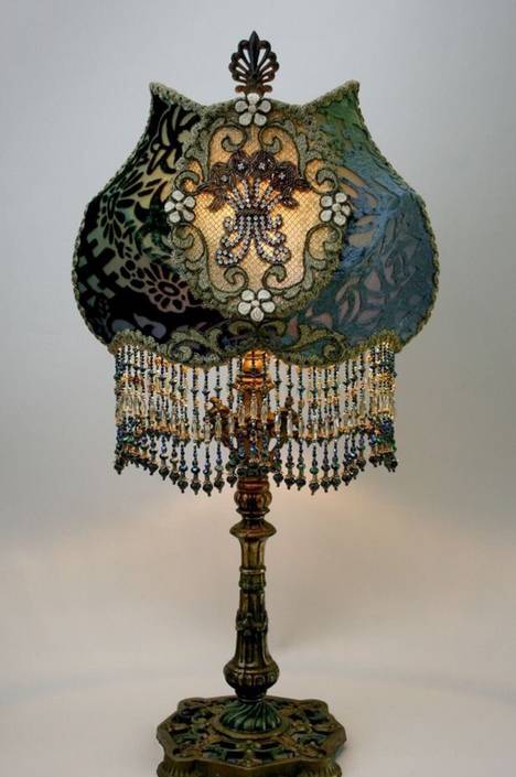 西方古董灯上的唯美中国风高贵典雅