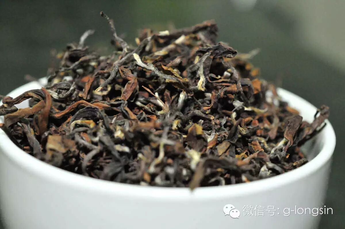 罗汉沉香兼有红茶和白茶的优点,独特的"果香樟韵",滋味鲜醇高爽,果香