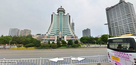 遵义路,全长近两公里,北起邮电大楼,与中华南路相交,南至贵阳火车站.