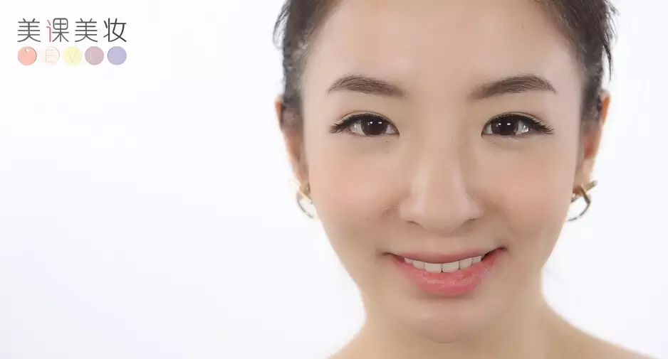 時尚公司面試妝容重點 如果是去像美課美妝這麼高級的時尚公司!