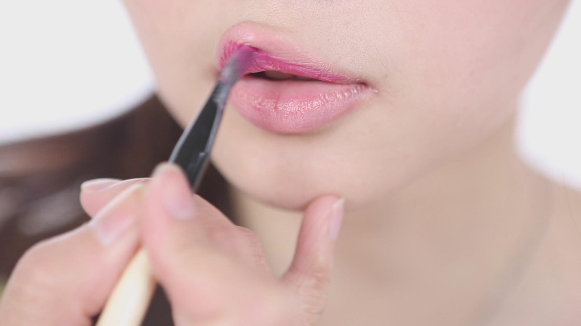 涂唇膏只会填满的人好土!