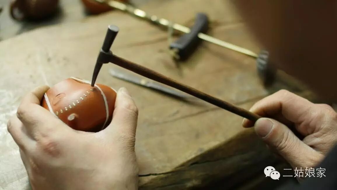 中国真正的锔瓷匠人,一辈子都在修补残缺的碗.