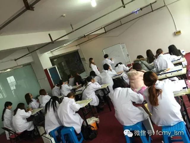 化妆培训学费_培训学费化妆多少钱_培训化妆学费多少