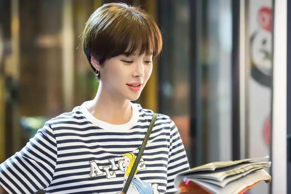 韩剧盘点 | 《好运罗曼史》中的露肩装新穿法!-山东教育图书供应社